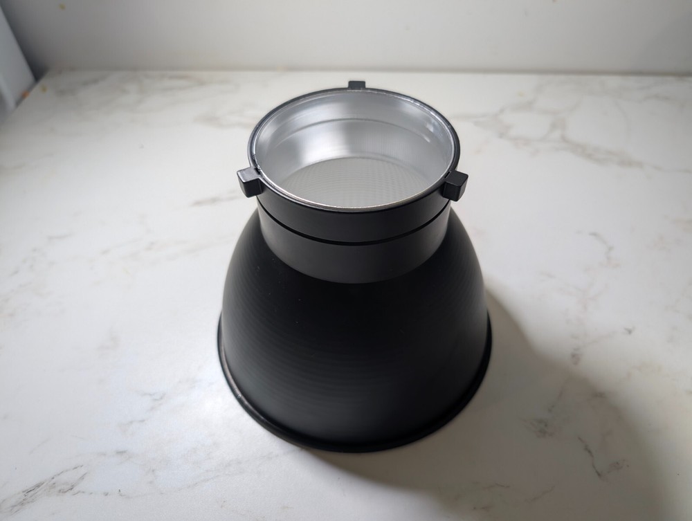 Aputure 7" Bowens Mount Studio Light Reflector Diffuser with Case - NEW!