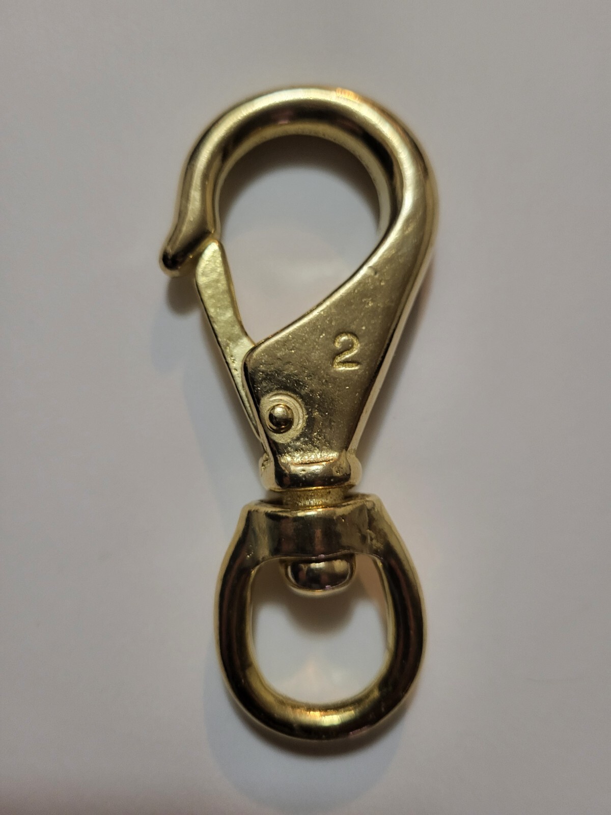 3 3/4" Brass wide open clasp/hook with 3/4 swivel eye. fast connect lead ropes.
