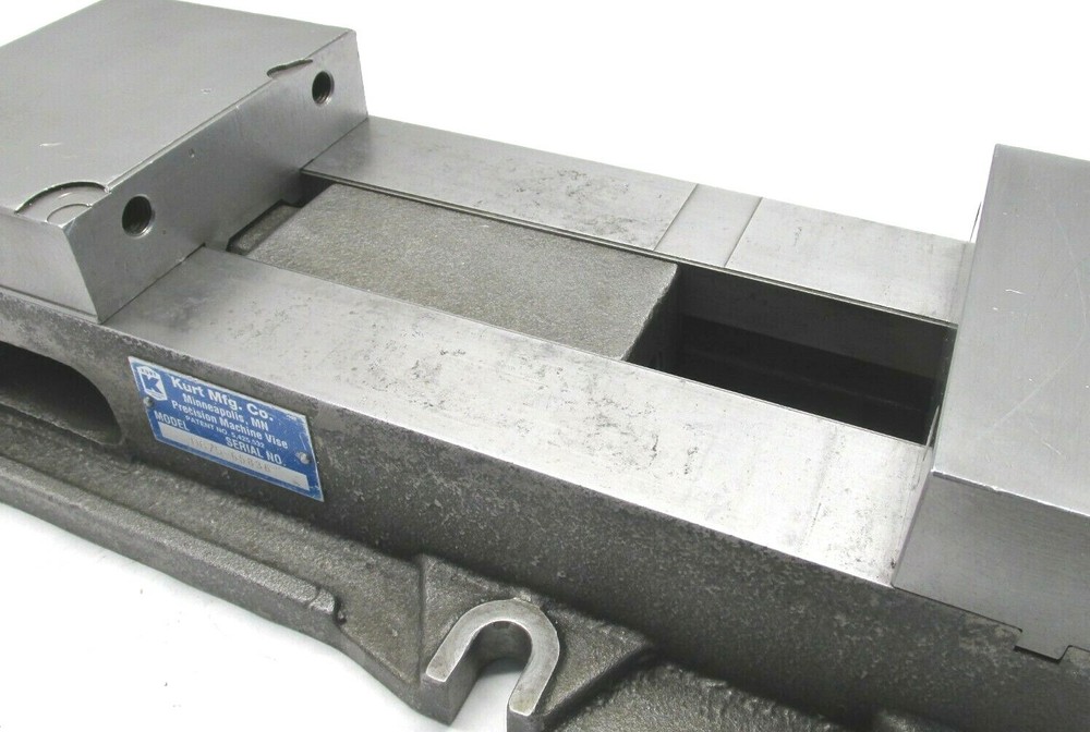 KURT ANGLOCK 6" MILLING MACHINE VISE - #D675