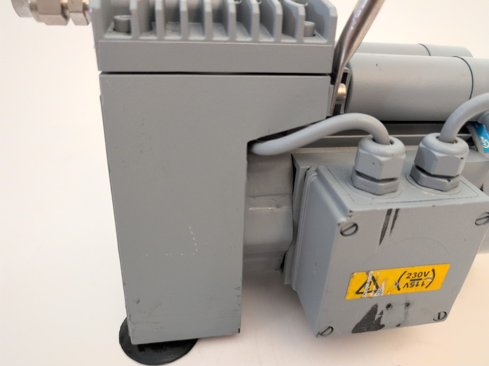 Vacuubrand ME 2 Diaphram Vacuum Pump