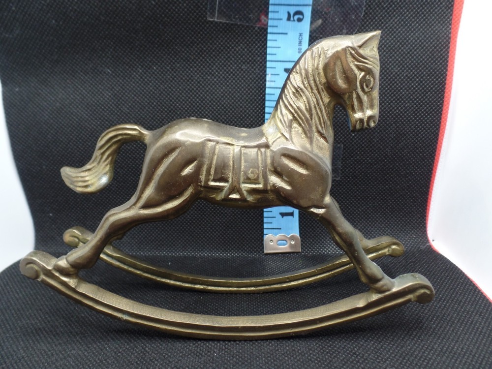 VINTAGE UNMARKED HORSE KNIFE REST / HOLDER