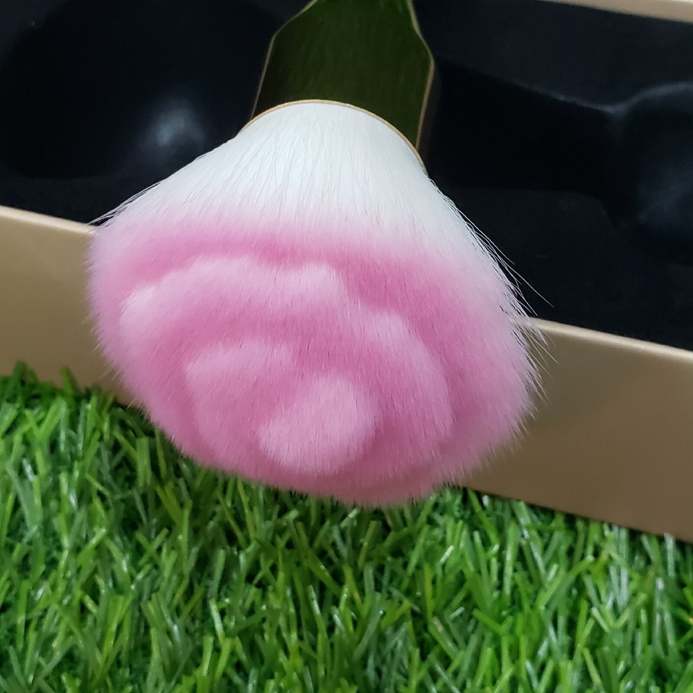 Makeup Revolution - Rose Powder Brush - SUPER CUTE