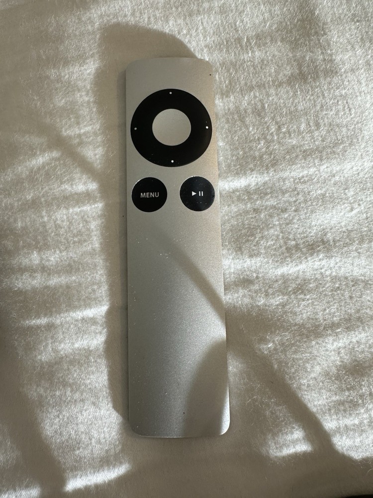 Apple TV A1378 2nd Generation Streaming Media Player w/ Remote + Plug