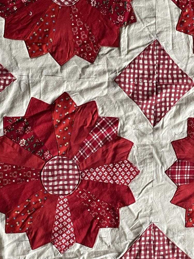 Unfinished Quilt Red Dresden Fan Pattern designed by Nancy Zieman (Needs Edging)