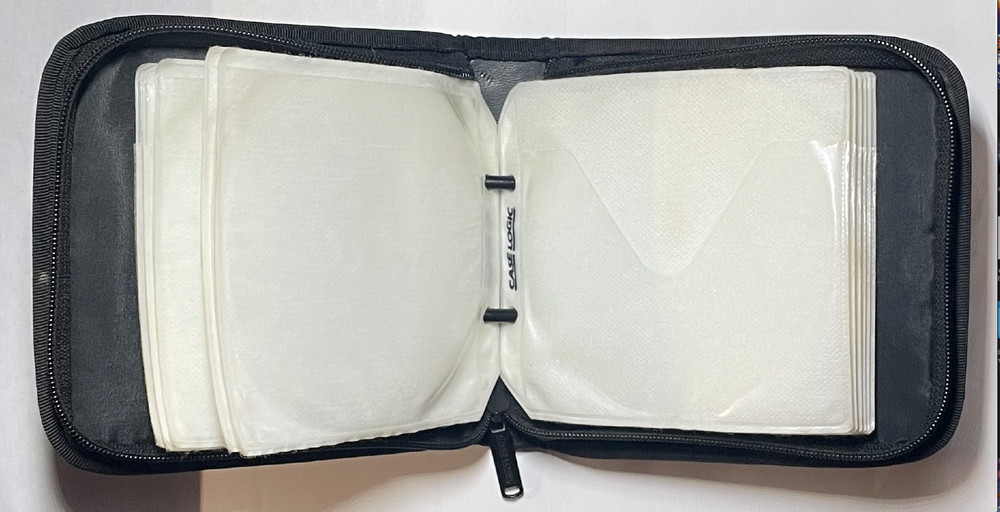 Case Logic Nylon DVD CD Disc 11 Sleeve Case, Black