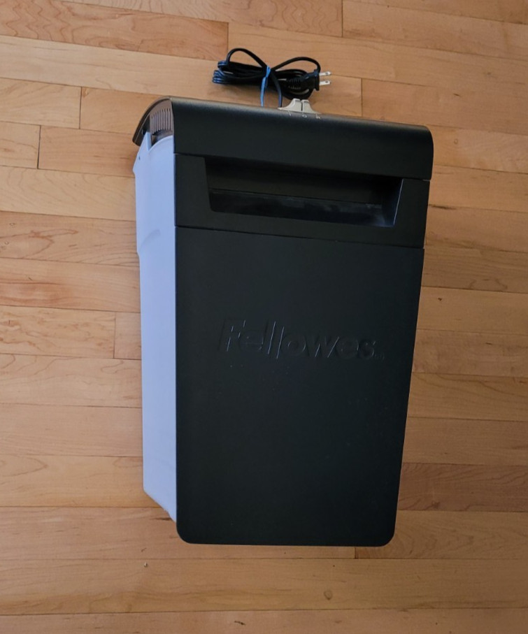 FELLOWES CROSS CUT PAPER SHREDDER Model P-58CS