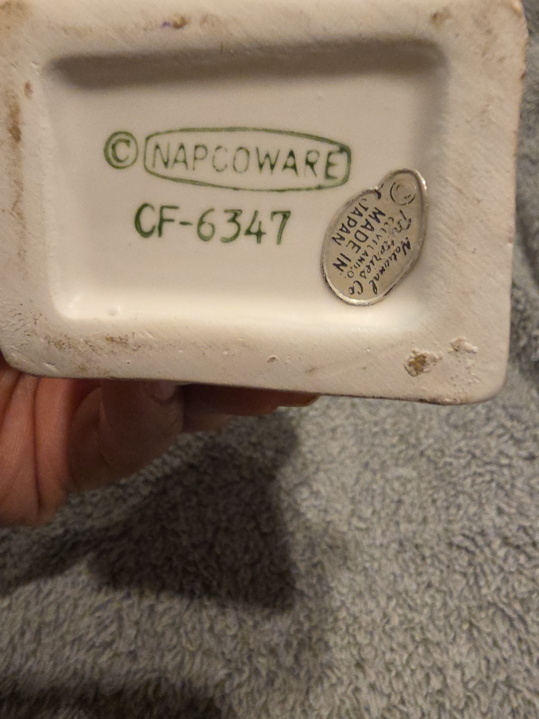 Napcoware Vintage Japan Ceramic Easter Bunny Rabbit Holding Egg C-6347 Vessel