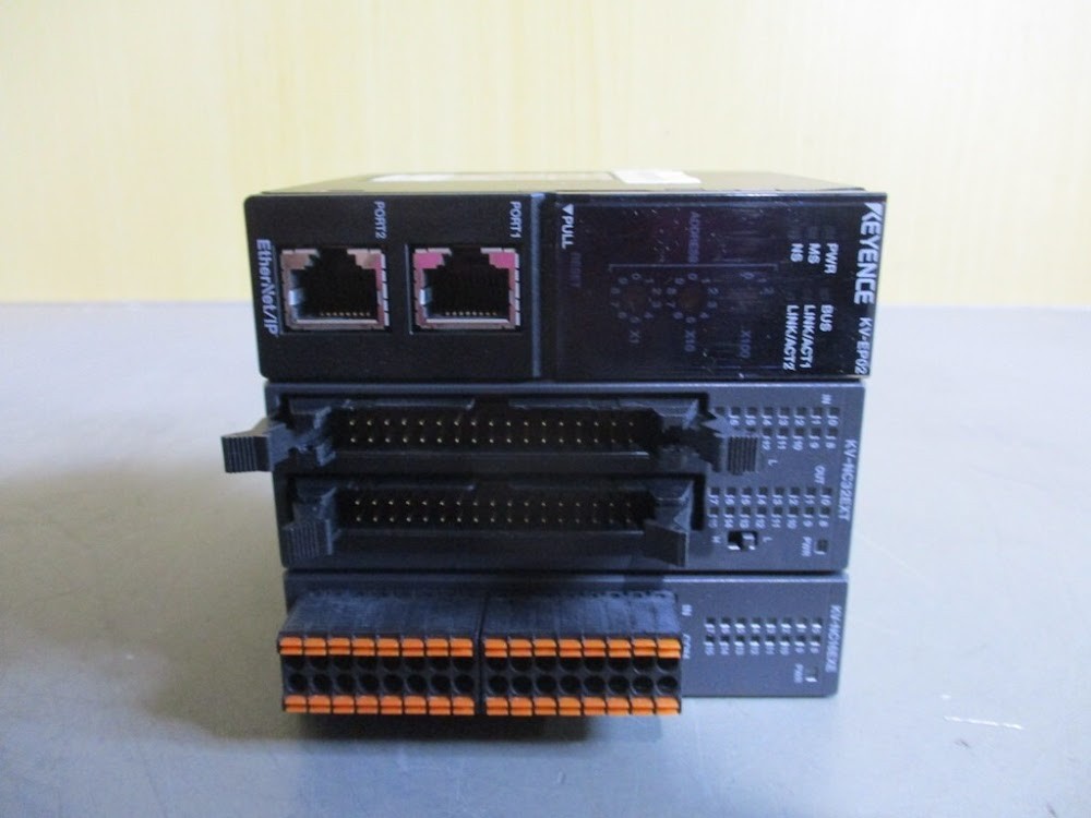 KEYENCE KV-EP02 KV-NC32EXT KV-NC16EXE PLC Modules Set USED