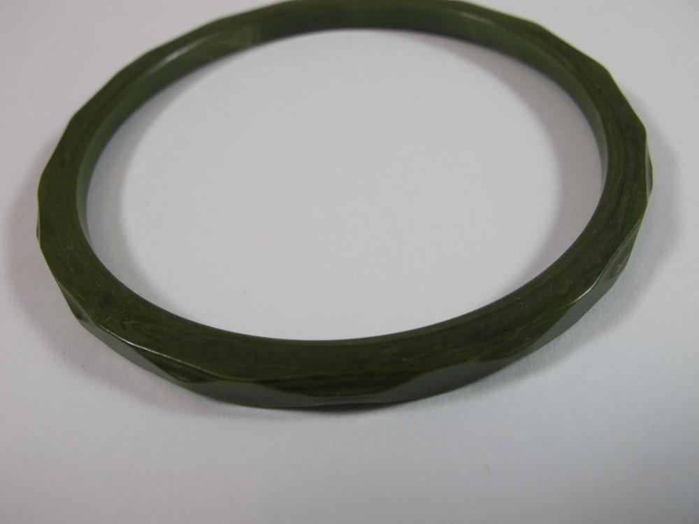 GREEN TESTED BAKELITE BANGLE BRACELET