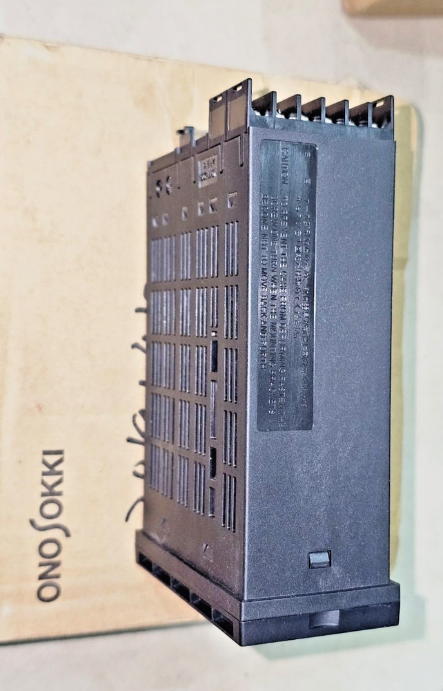 ONO SOKKI TM-2100DIGITAL TACHOMETER