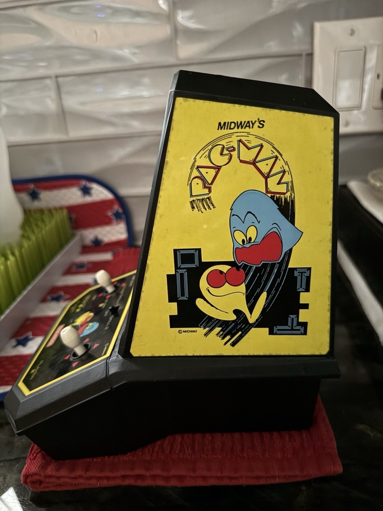 PAC-MAN-MIDWAY ARCADE 1981 beautiful display GAME DOESNT WORK