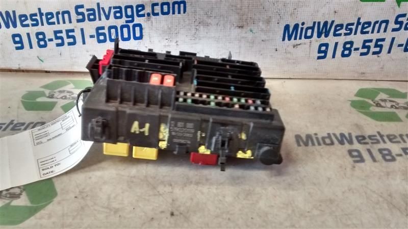 9-3       2004 Fuse Box, Engine 8201176