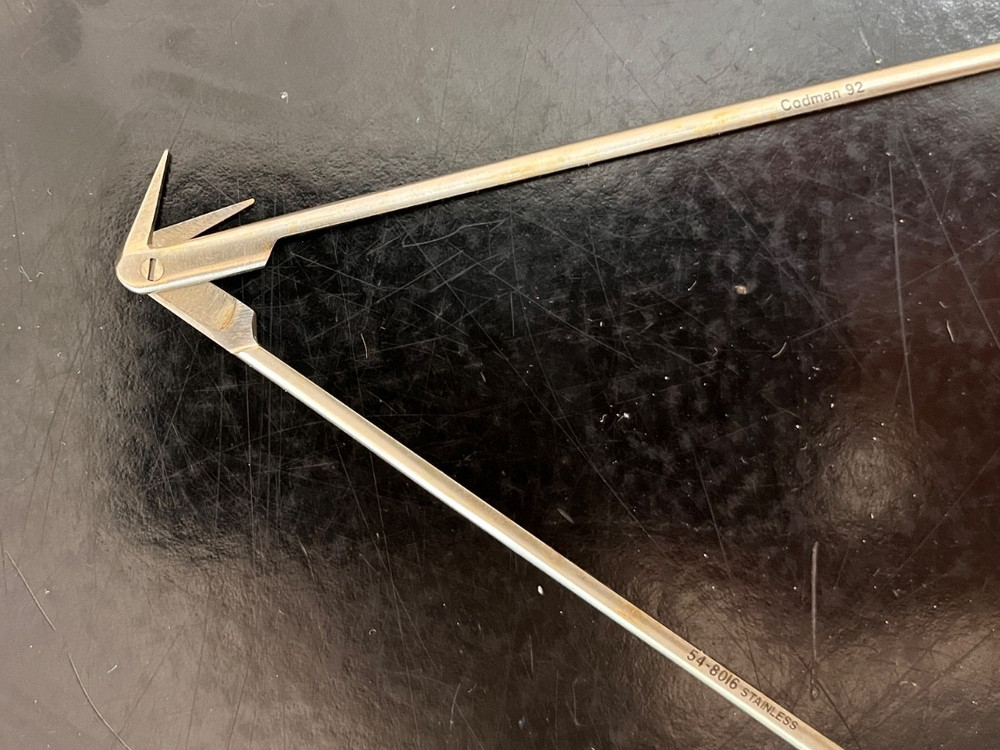 Codman Lawrie Modified Circumflex Scissors 54-8016 without stabilizing bar 130°