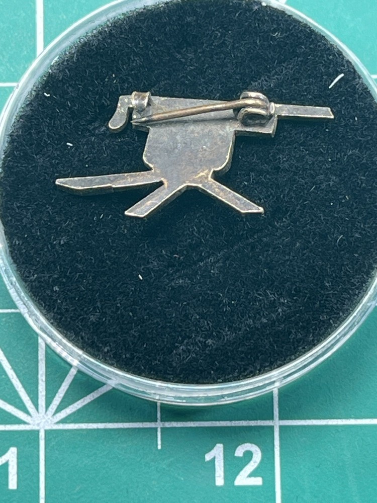 WW1 / WWII Homefront US Machine Gun Pin