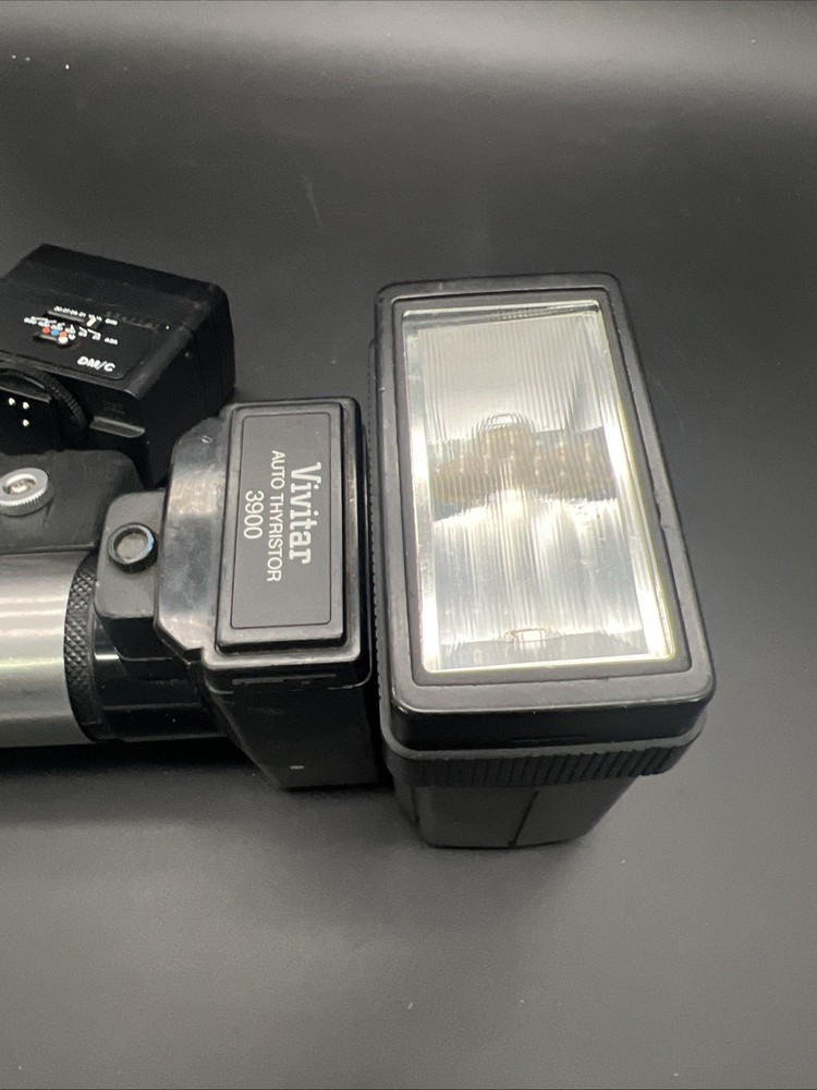 Vivitar 3900 Auto Thyristor and Remote Sensor Flash Untested