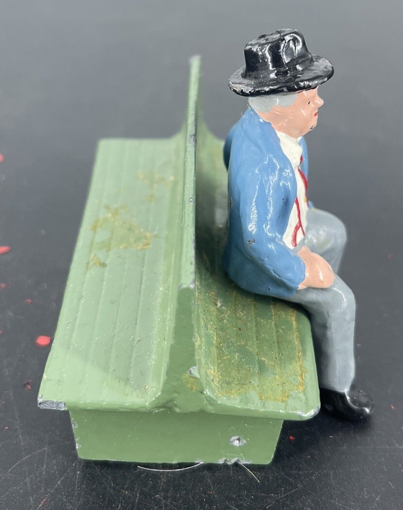 Double Sided Cast Bench - Man Sitting Nice O Or 1/32 Scale Train Diorama