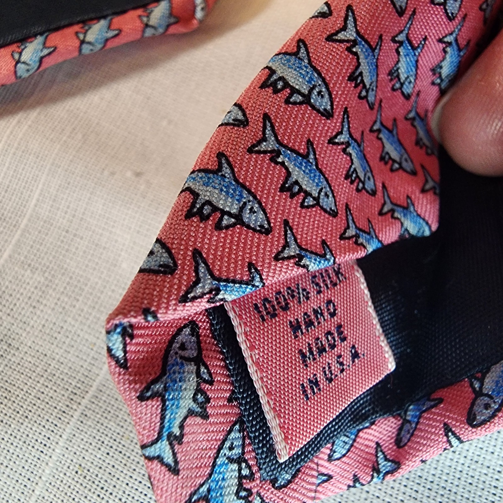 Vineyard Vines, Shep & Ian, Boy's Silk Necktie, Pink with Gray Fish, USA, Nice!