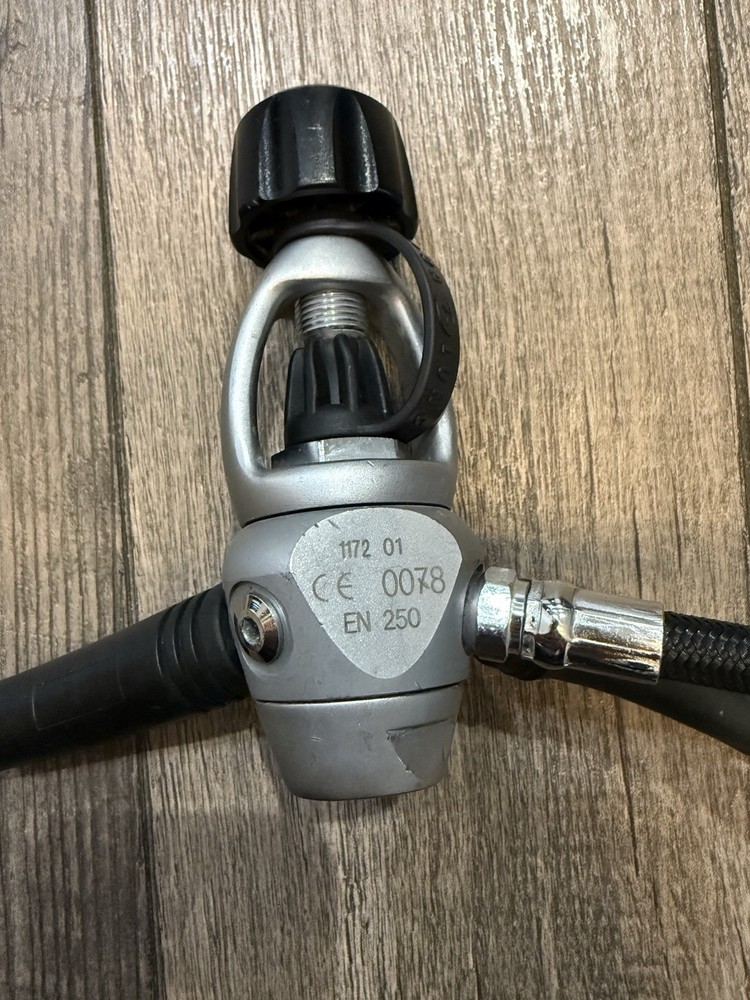Aqua Lung Titan Regulator Set – First & Second Stages w/ Braided Hoses