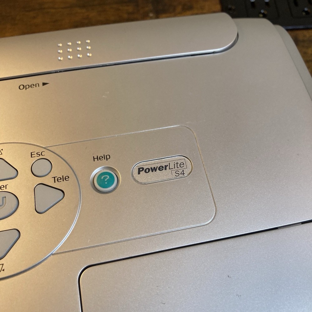 EPSON EMP-S4 Projector 3LCD w/ AV Cable, Bag, Setup Documents & CD (No Remote)