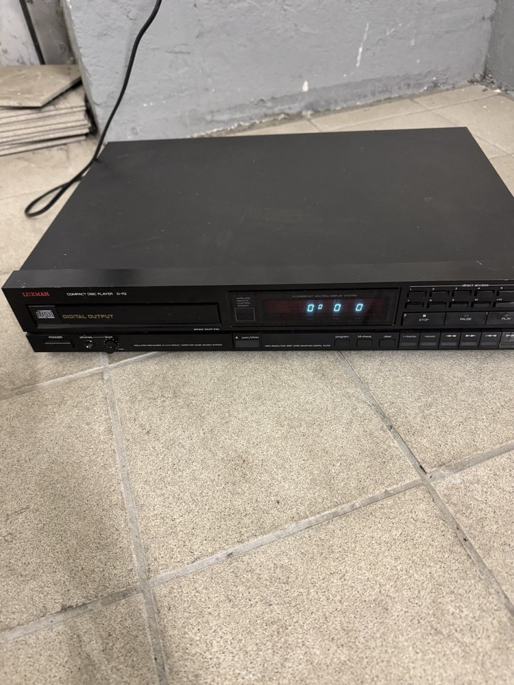 Luxman COMPACT DISC PLAYER D-112