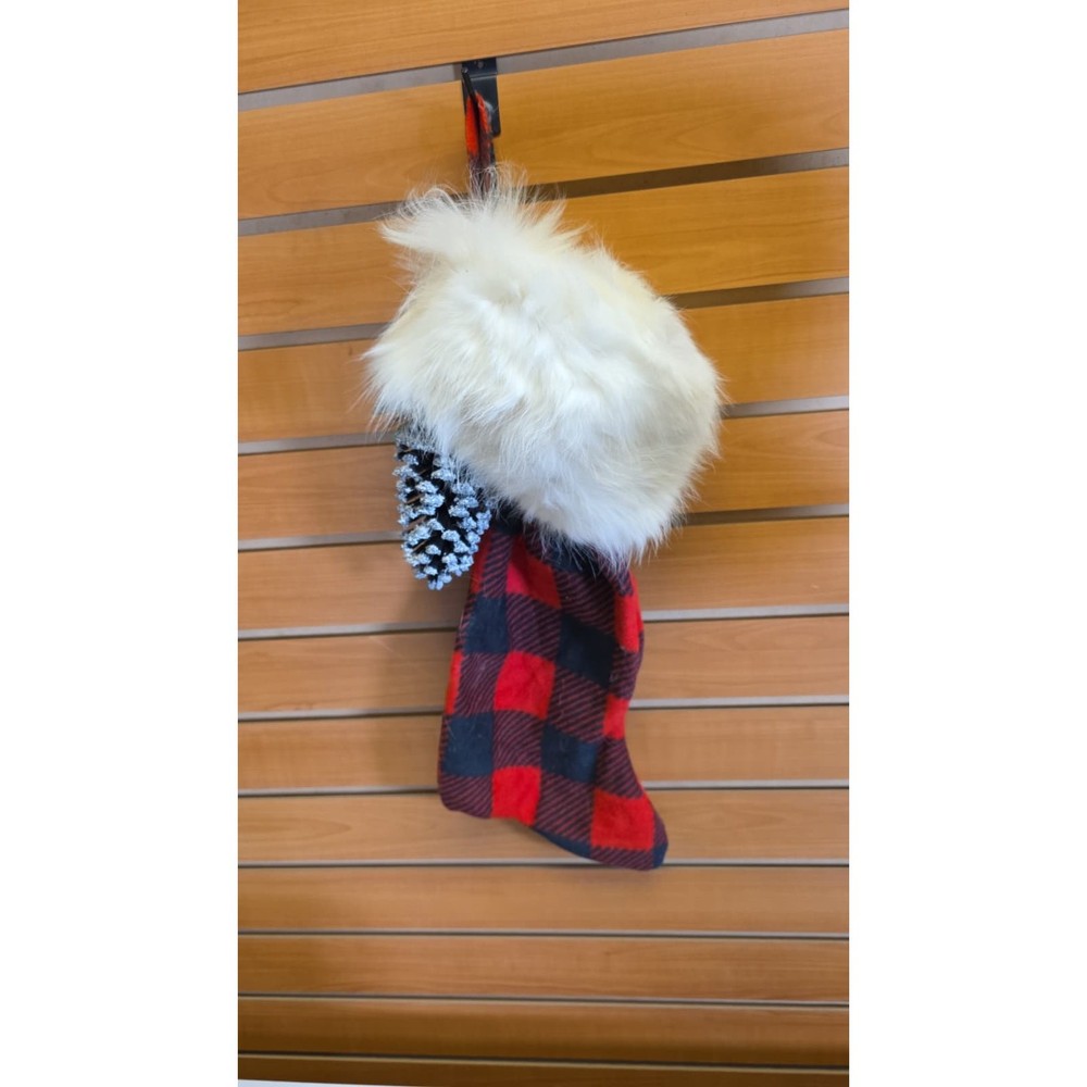 FHSUZ33 - White Fox – Checkered Pine Cone Display