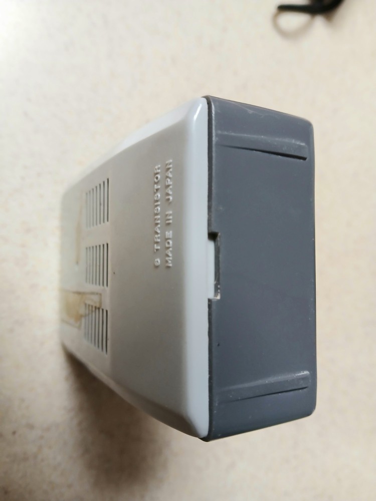 VINTAGE EVER-PLAY SIX TRANSISTOR RADIO - untested!