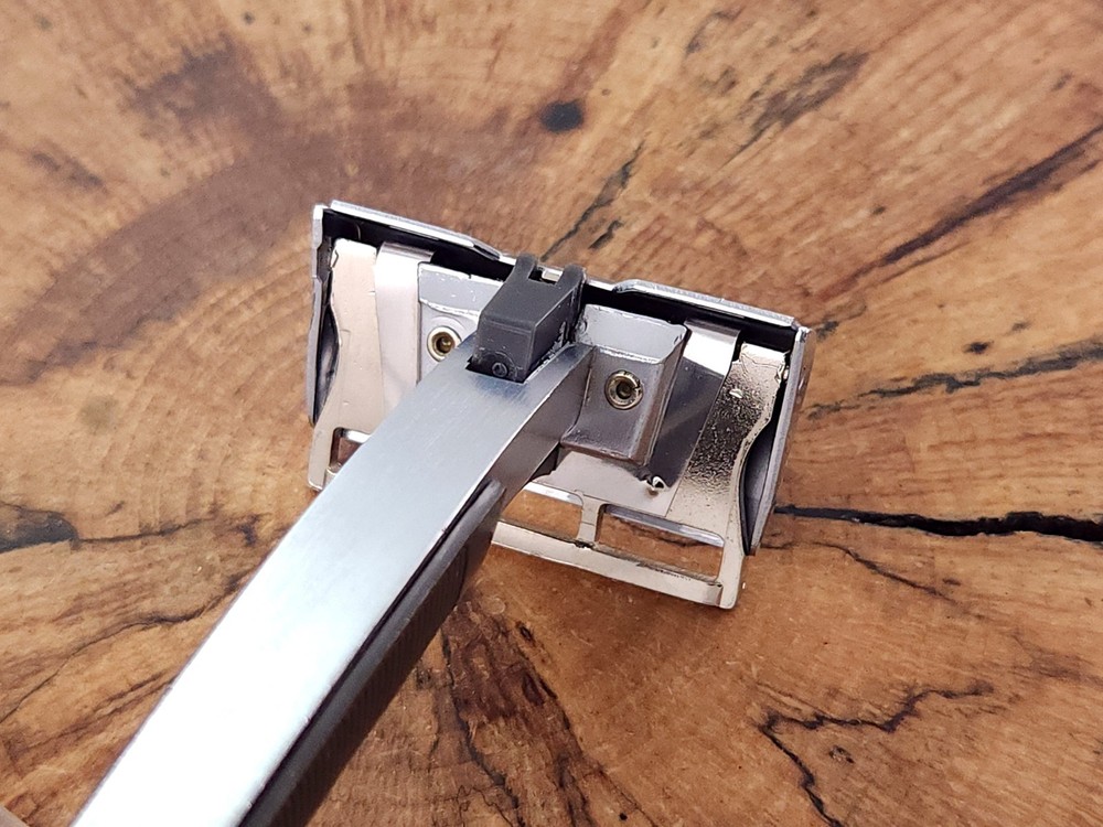 GEM Contour Pushbutton Vintage Single Edge Safety Razor