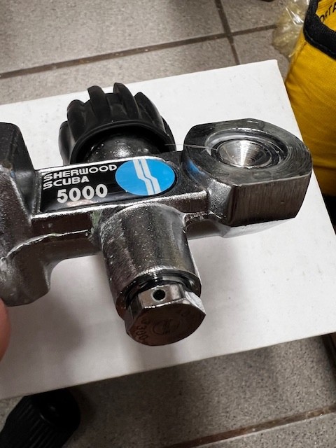 SHERWOOD SCUBA VALVE YOKE