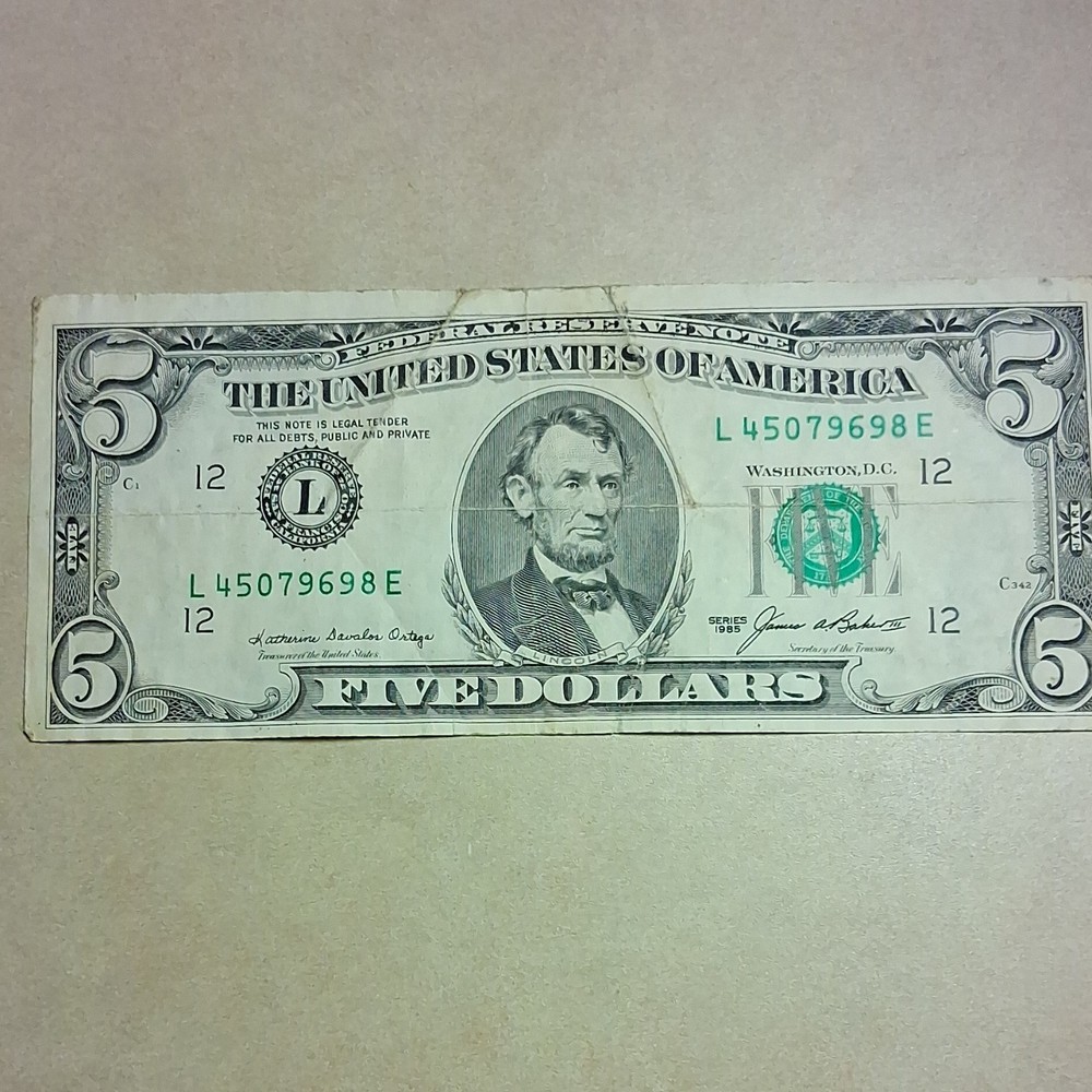 1985 US $5 Federal Reserve Note Error Misaligned Printing Circulated