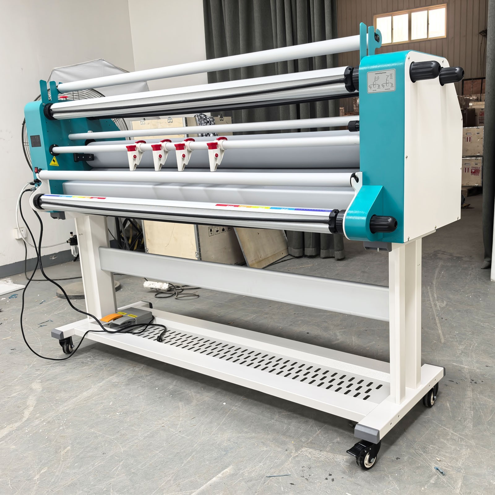 64 inch Fully Automatic Pneumatic Single-sided Laminating Machine Office 110V