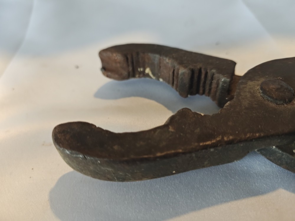 Antique Primitive Wolf Jaw Type Blacksmith Forge Tongs