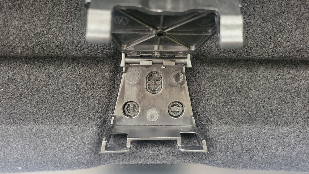 Alfa Romeo Warning Triangle Securing Pins