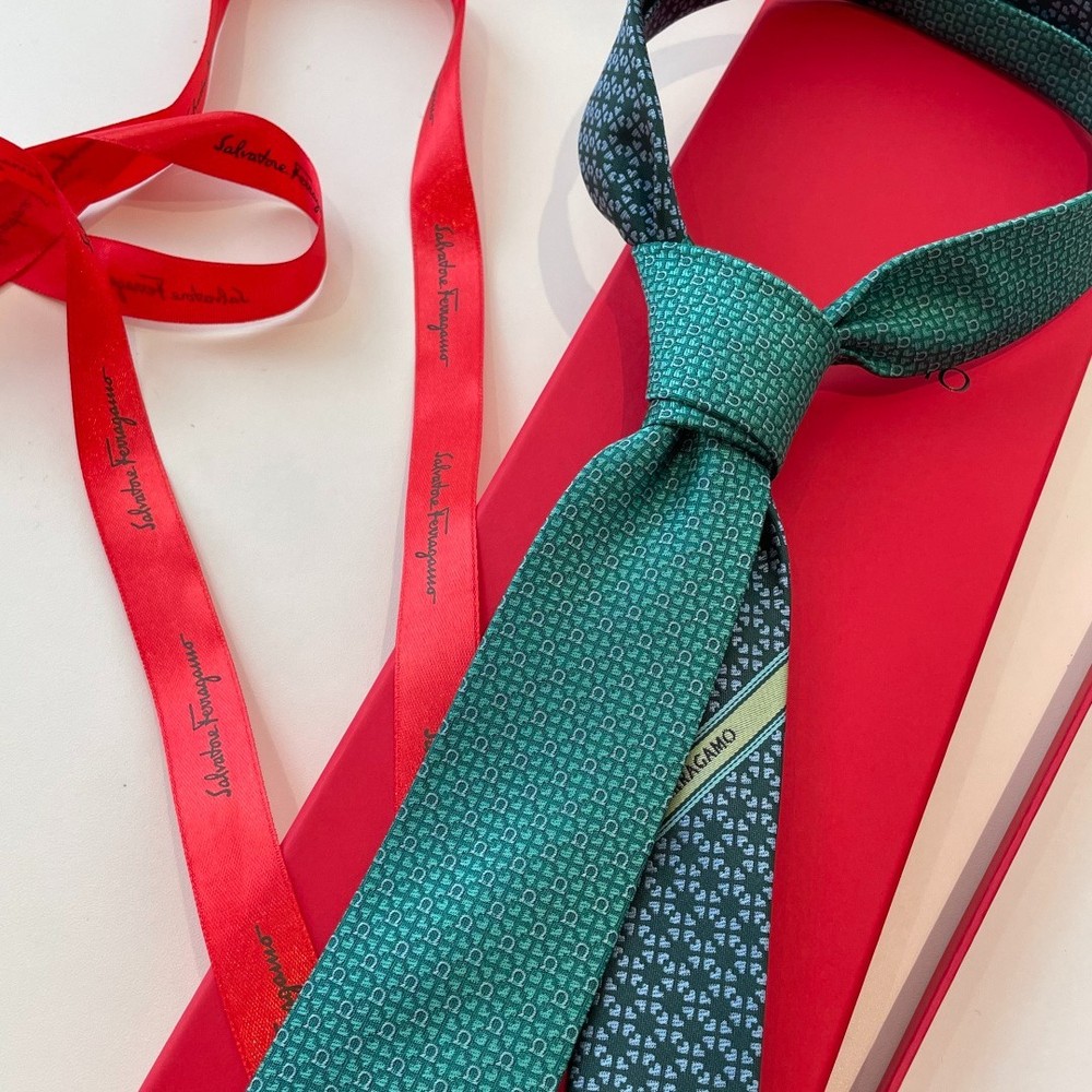 Ferragamo tie Authentic Width 8cm