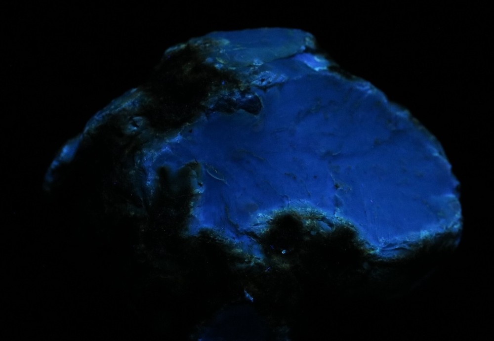 Indonesian Blue Amber West Java Indonesia UV Fluorescent COA 6145