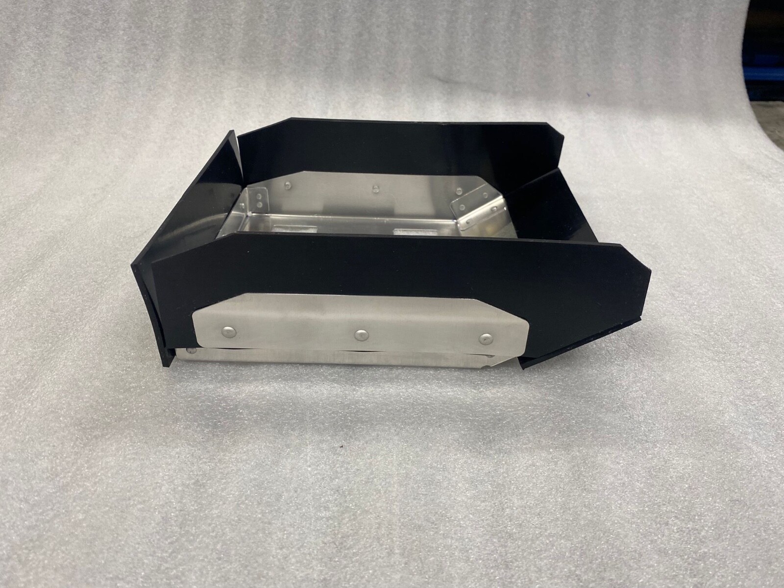 CESSNA 150, 152, 172 AIRFILTER/AIRBOX SHROUD ASSEMBLY HOLDER