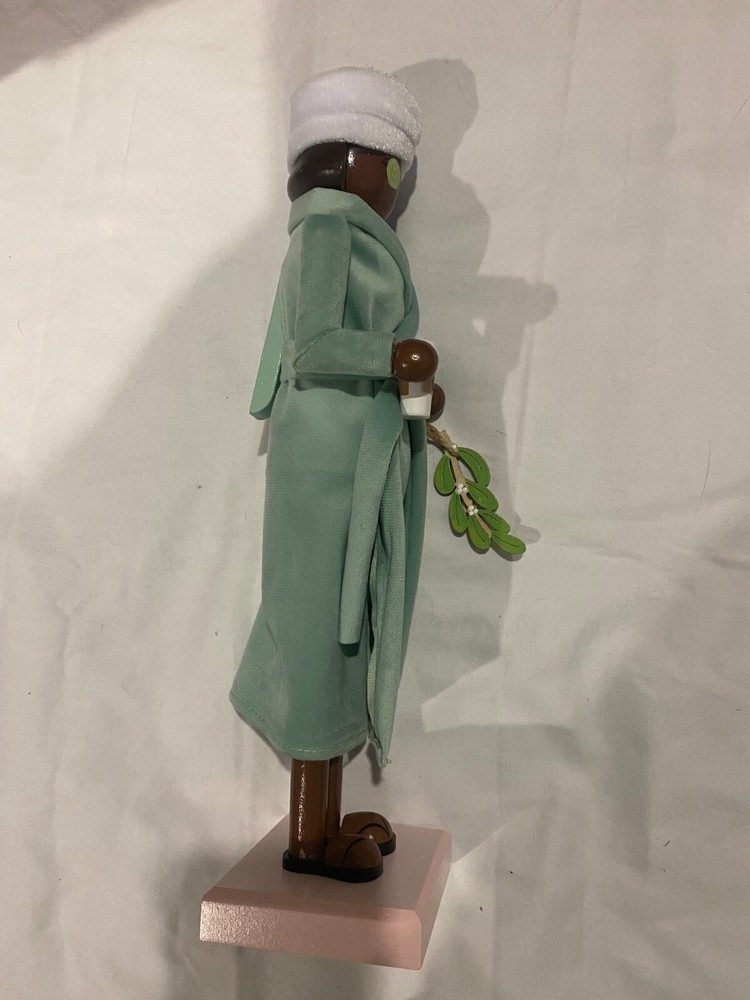 Nutcracker 14" Spa Lady African American