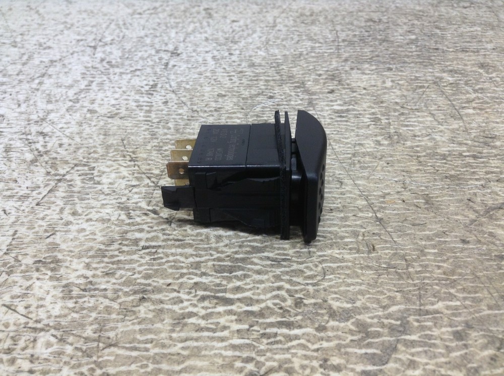 Carling Technologies VED2 20 A 12 VDC 3 Position Maintained New (TSC)