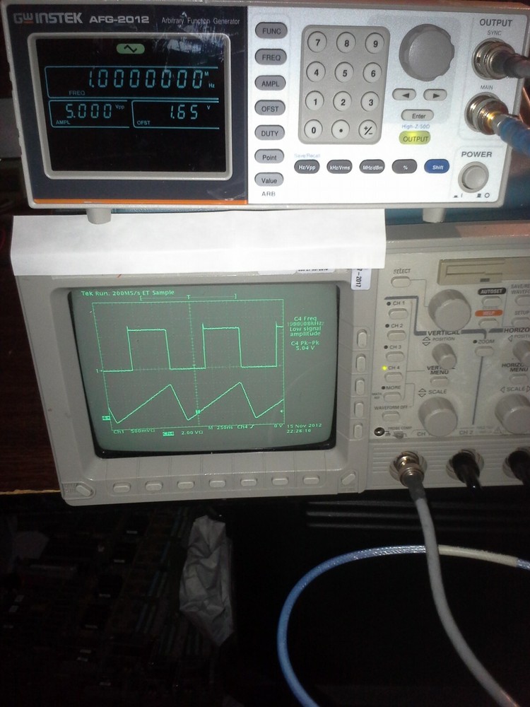 Instek AGG-2012 12 MHz Arbitrary Function Generator USB programmable 10V p-pk