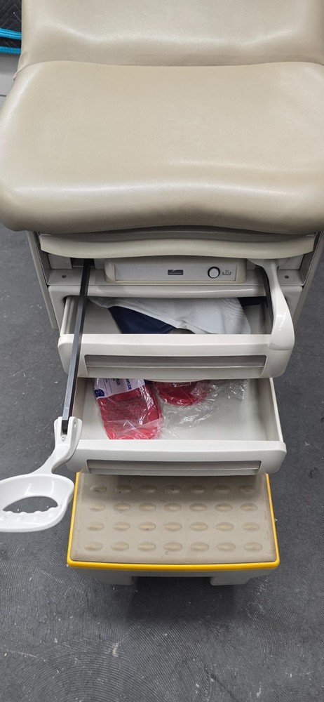 Midmark 604 Exam Table Very Good Condition