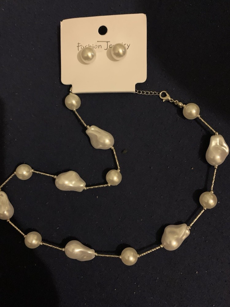 Beautiful Earrings And Necklace Set