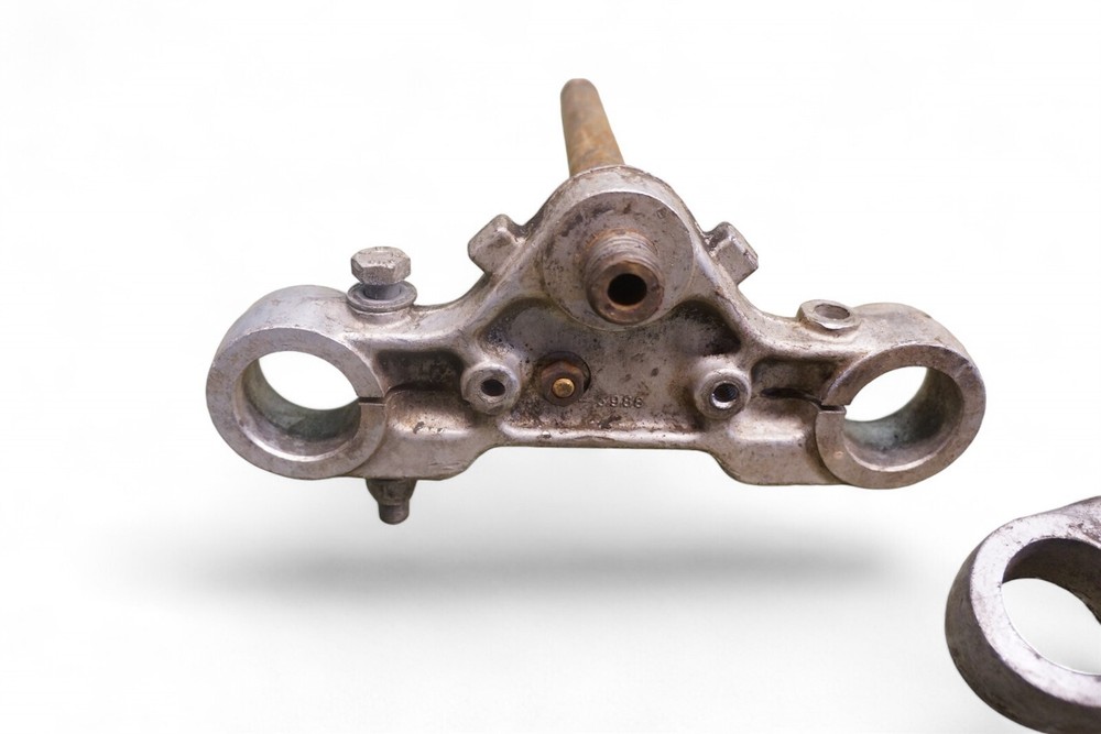 Triumph Aluminum triple tree top lower *2868