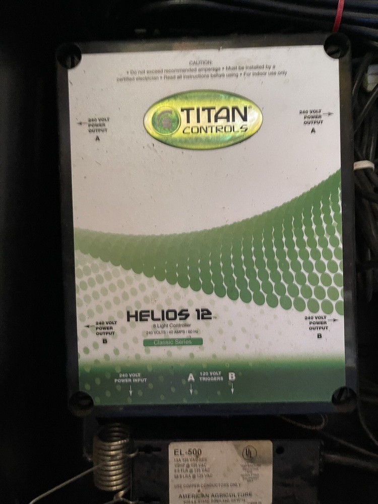Titan Controls Helios 12 - 8 Light 240v Controller w/ Dual Relay Trigger Cord