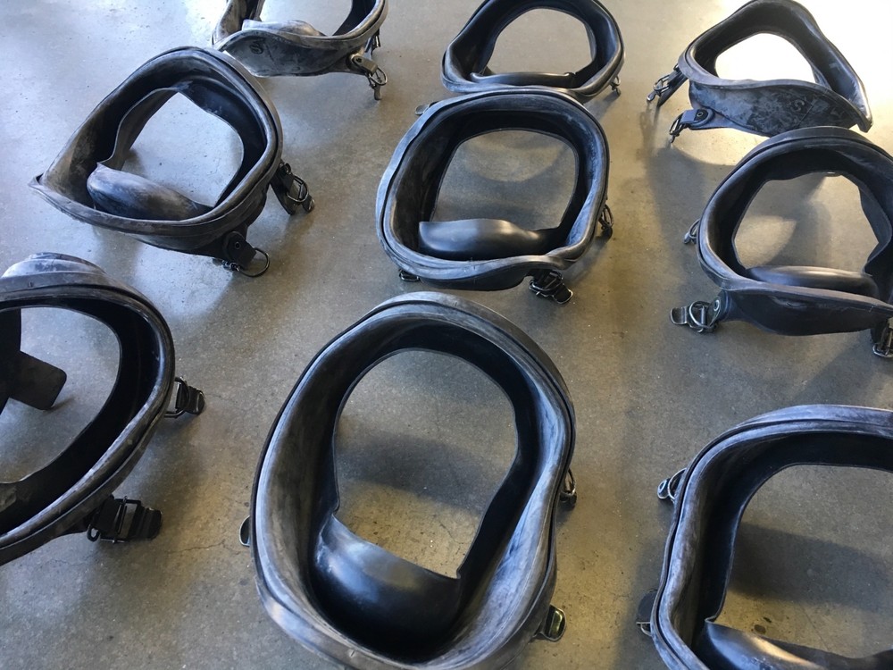 (1) 0ne Scott AV3000 SCBA Mask 4pt Replacement Faceseal Size Medium Firefighter