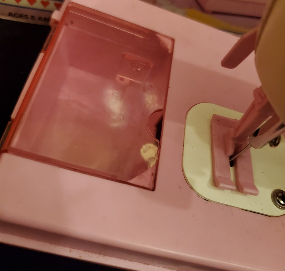Chainstitch Sewing Machine Battery Powered Kids AS IS Broken Thread Holder