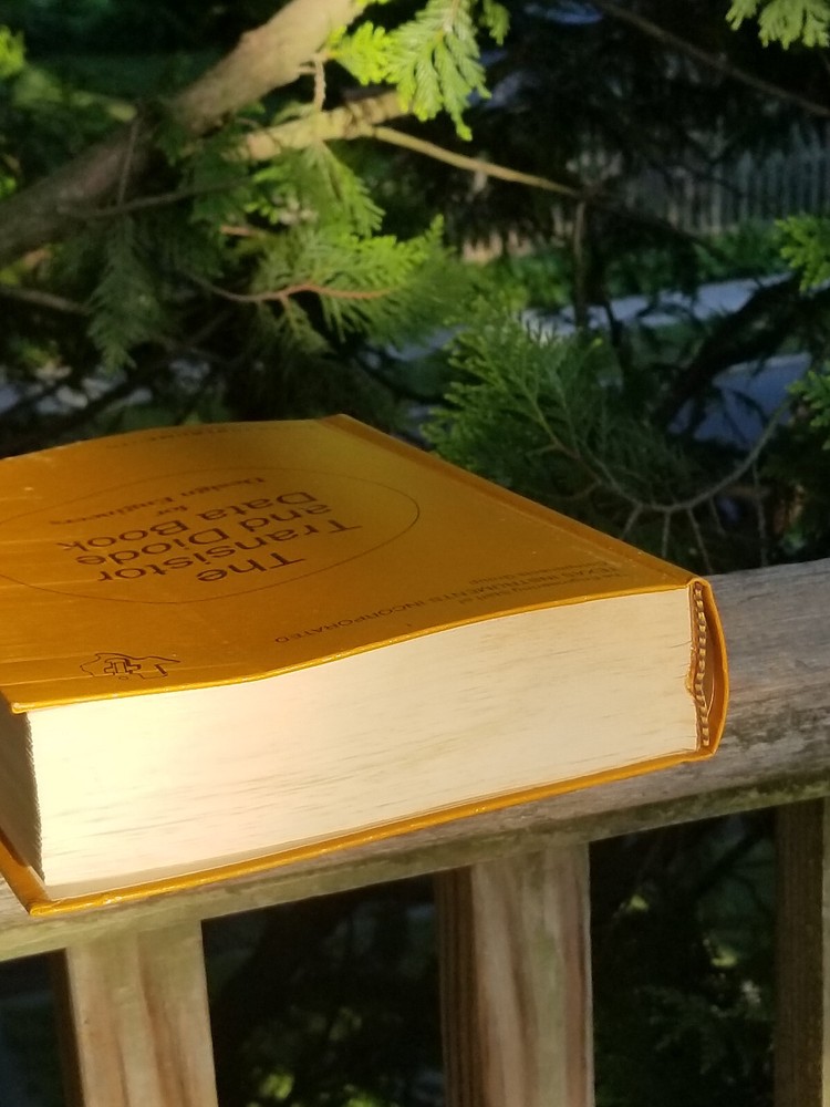 VINTAGE 1973 TEXAS INSTRUMENTS DATA BOOK ELECTRIC TRANSISTOR AND DIODE