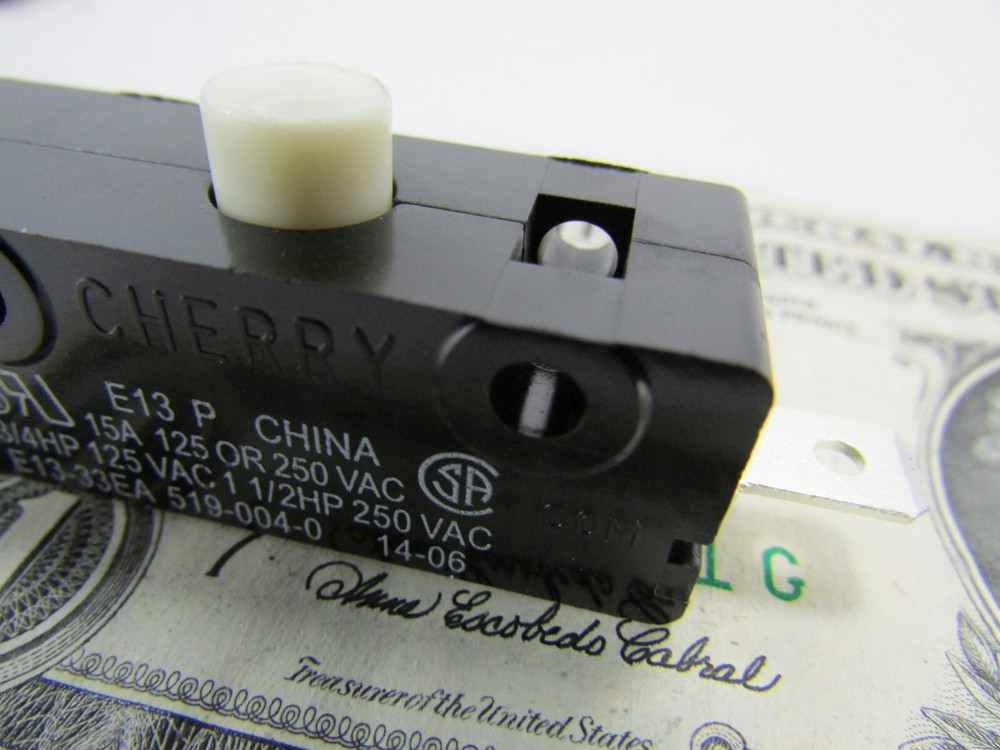 2 Cherry E13 15A Normally Open Snap Action Pushbutton Switch 125/250VAC E13-33EA