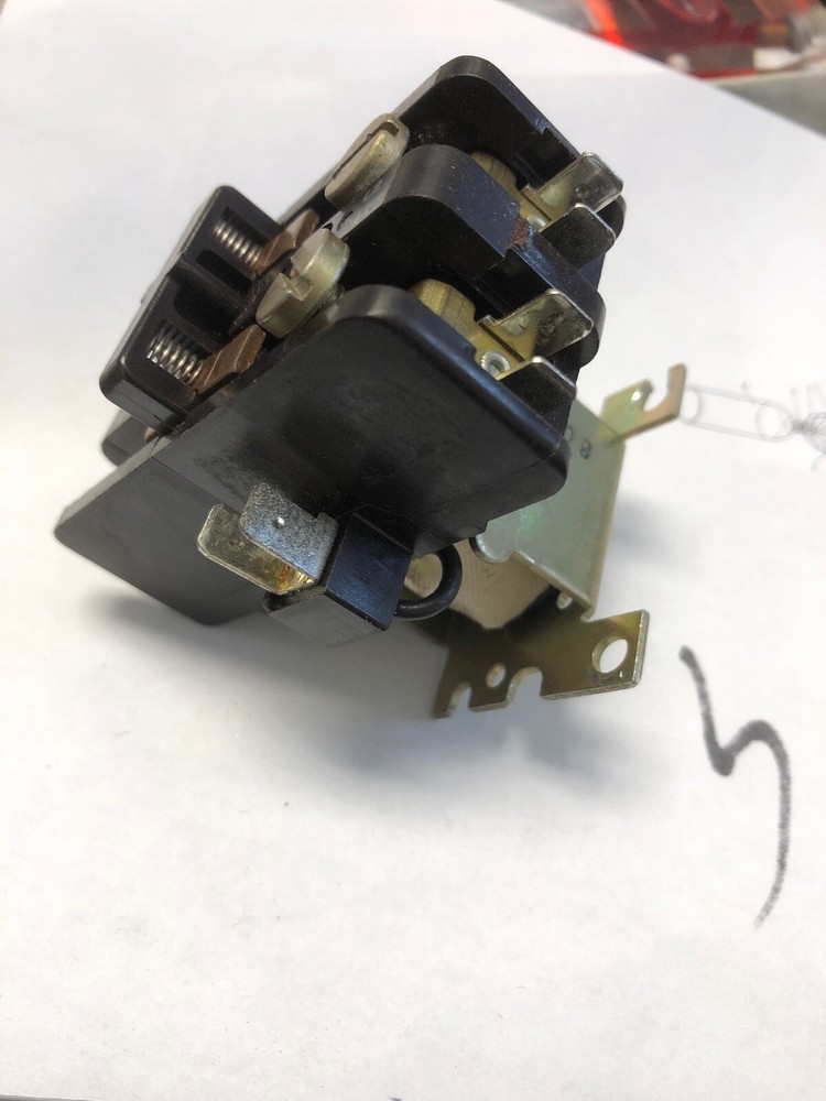 ITT UNIVERSIAL CONTACTOR P5ACJ1