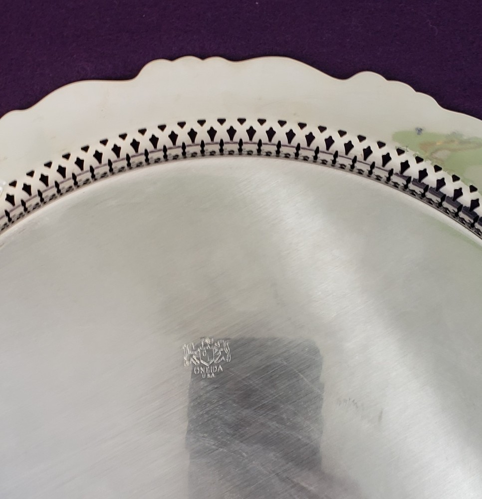 Oneida Georgian Scroll Silverplate Pierced Round Tray 12.5" Original Box