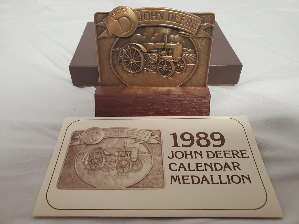 JOHN DEERE 1989 MODEL "D" TRACTOR CALENDAR MEDALLION