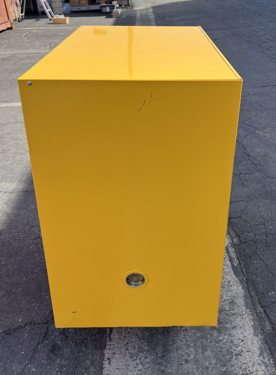 Edsal 22 gal Steel Freestanding Flammable Safety Storage Cabinet